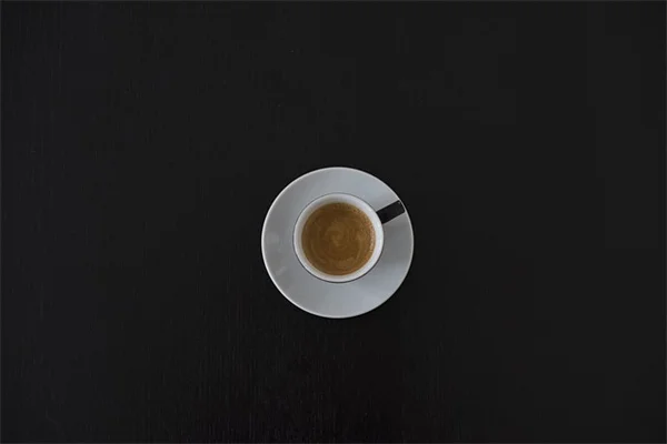 あなたの庭がサンクスギビングの食卓を変える！12の自然装飾アイデア